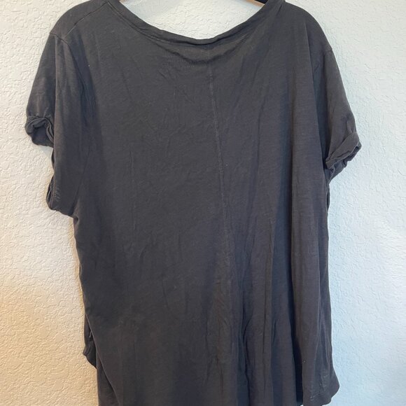 Eddie Bauer Black V-Neck T-Shirt - Picture 2 of 7